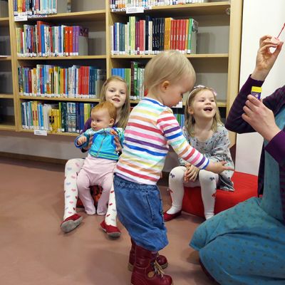 Outi-Marja Takkinen ja lapset