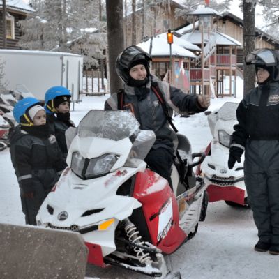 Kelkkasafaritkin pyörivät jo