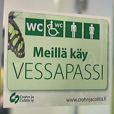 Mainos vessapassista liikkeen ovessa.