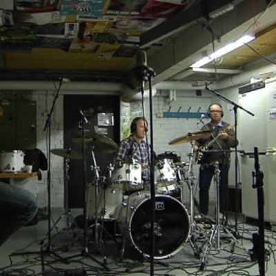 Ako Kiiski, Kalle Torniainen ja Sami Pitkämö livestudiosssa.