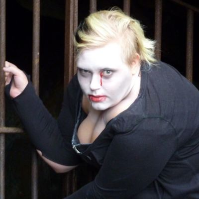 Riia Iivarinen zombie-maskissaan.