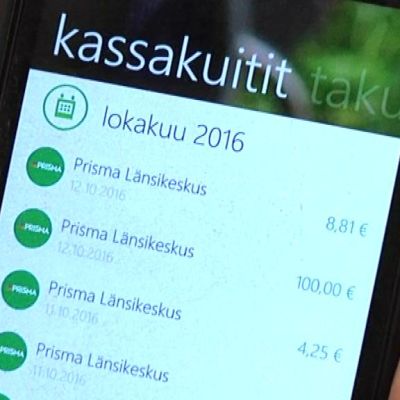 Digitaalinen kassakuitti puhelimen näytöllä.