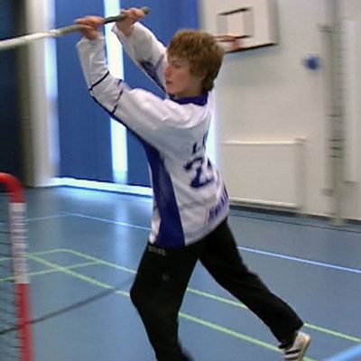 Ylivieskalainen Joona Leppälä demonstroi Granlundin ilmaveivin.
