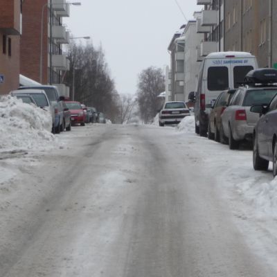 Talvinen katunäkymä Kuopion keskustassa.