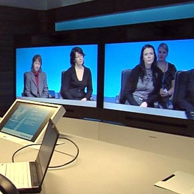 Videoneuvottelu Technopoliksen Oulun ja Vantaan toimipaikkojen välillä.