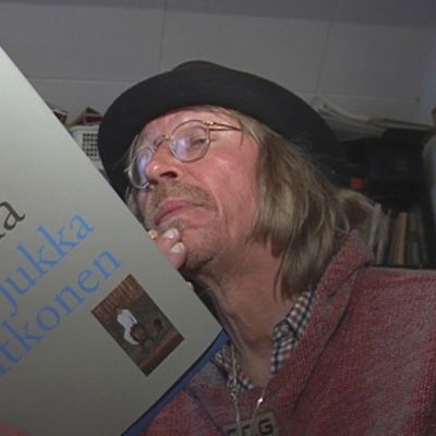 Jukka Itkonen sai Savonia-palkinnon vuonna 2009 teoksestaan Laululinnun saarella.