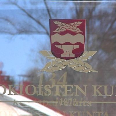 Jokioisten kunnantalon ovi