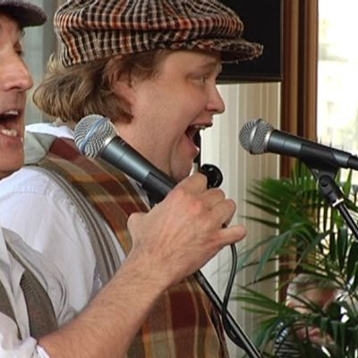 Mika Kujala ja Tuomas Uusitalo esiintyvät Laulavissa sadepisaroissa.