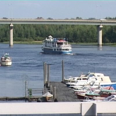 Vinkeri seilaa Pielisjoella.