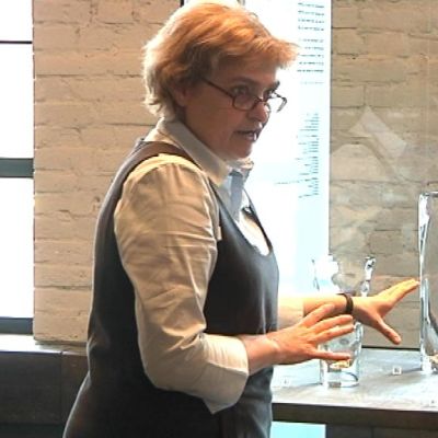 Tutkija Uta Laurén Suomen Lasimuseosta