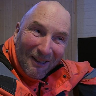 Juhani Saine hymyilee.