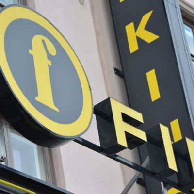 Turun Kinopalatsin Finnkino-kyltti.