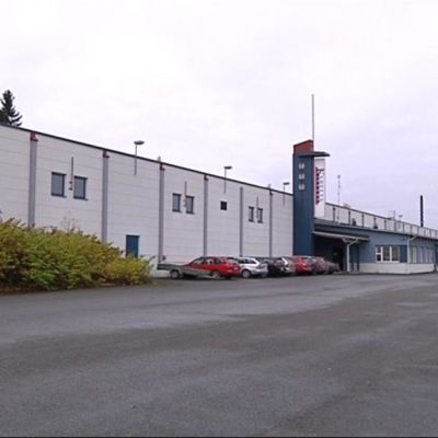 Karelia-ikkunoiden tehdas.