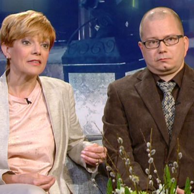 Vieraina rikosjournalismiin erikoistunut toimittaja Raija Pelli ja Uskontojen uhrien tuki ry:n puheenjohtaja Terho Miettinen.