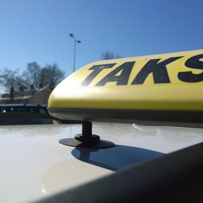 Taksi-kyltti.