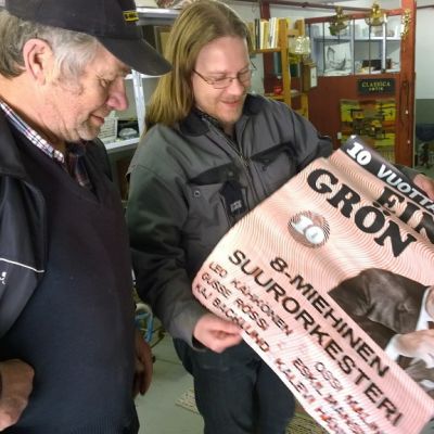 Jorma ja Marko Reini löysivät vintiltä palan suomi-iskelmän historiaa.