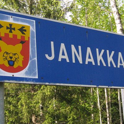 kunnan kyltti tien varressa