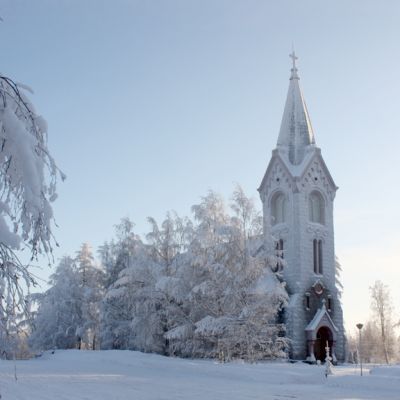 Kiteen luterilainen kirkko pakkaspäivänä.
