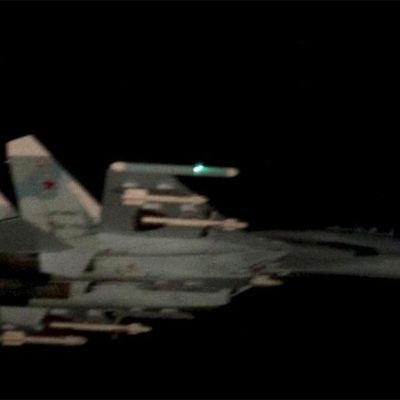 Ilmavoimat julkaisi Twitterissä kuvan ilmatilaa loukanneeksi epäillystä SU-27-hävittäjästä.