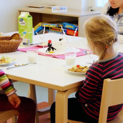 Päiväkodin lounashetki.