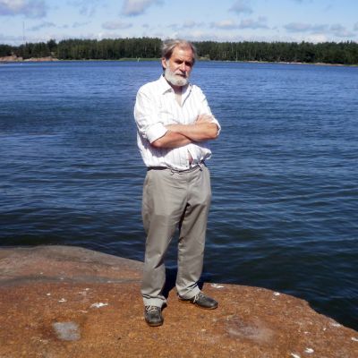 Sakari Lindström kotimaisemissa Kustavin Kaurissalossa