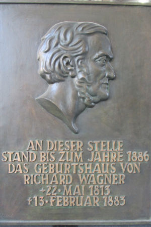 Richard Wagnerin Leipzigin synnyinkodin muistolaatta.