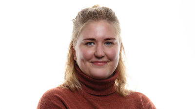 Marie tittar in i kameran