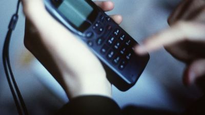 Kesällä irti älypuhelimesta – suomalaiset ostavat lomaluureiksi vanhoja  kännyköitä | YleX 