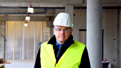 Carl Slätis är VD på Lokalcentralen i Esbo
