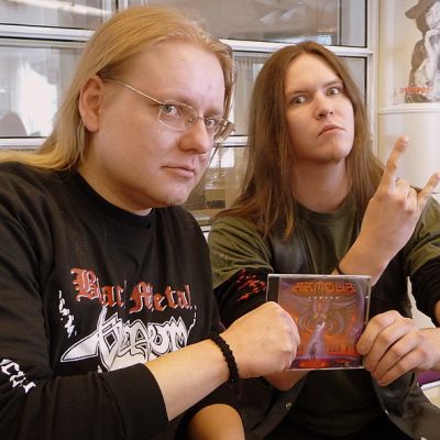 Lappeenrantalaisen Armour-yhtyeen Vince Venom ja Pete Talker eivät nöyristele.