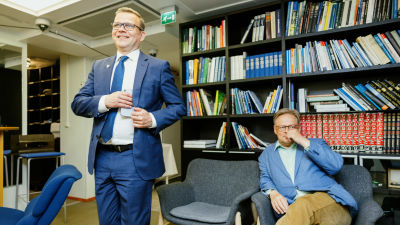 Petteri Orpo ja Juhani Vartiainen Kokoomuksen puoluetoimistolla.