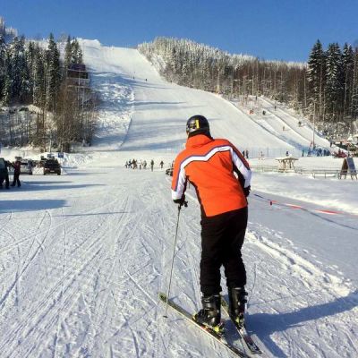 Hiihtäjä Tahkolla etelän hiihtolomaviikolla.
