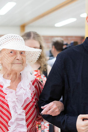 Kuvassa Eila Helmivirta ja Niko Illikainen