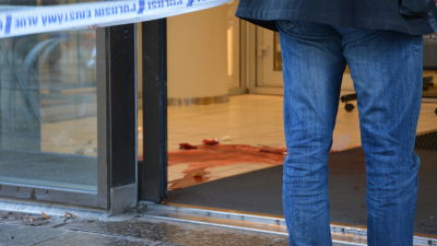 Knivdrama i HS-center.