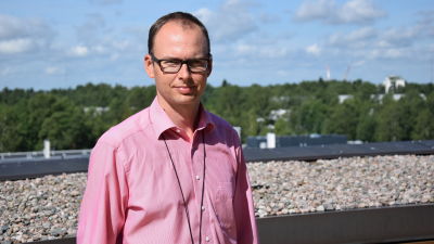 Ville Niiranen, projektchef för Lokaltapiolas "smarta livsförsäkring".