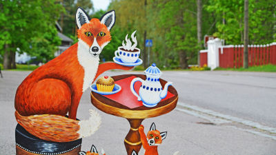 Skylt som föreställer rävar