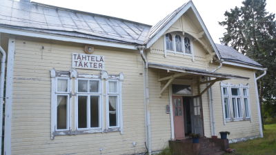 Täkter gamla stationshus i Ingå som byarådet hyr.