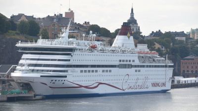 Viking Lines fartyg M/S Cinderella ligger förtöjd vid Kajen på Södermalm i Stockholm.