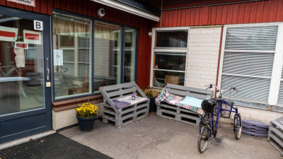 Ingång till äldreboende.