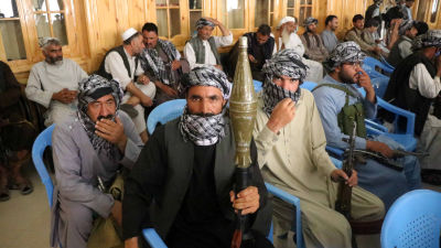 Beväpnade anhängare till krigsherren Muhammad Ismail Khan i staden Herat.