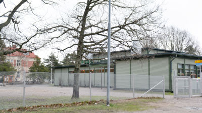 ett skolhus.