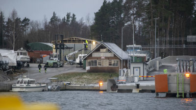 Hamnen i Korpo byggs om med olika arbetsmaskiner.