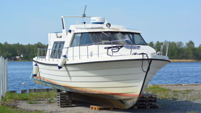 M/S Mässkär står på land.