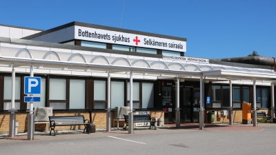 En sjukhusbyggnad i Kristinestad.