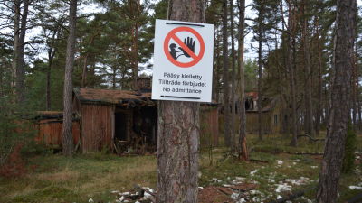 Området med de förfallna tyska barackerna på Hangö udd är inte öppet för allmänheten.