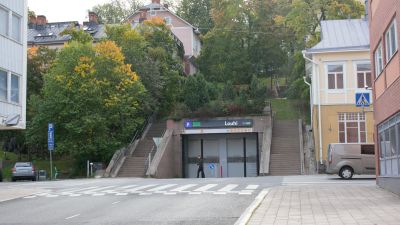 Louhen pysäköintilaitoksen kulkuramppi Turussa.