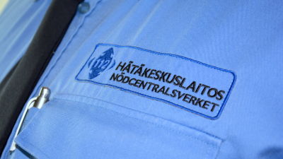 bild på en blå skjorta där det står nödcentralsverket och 112 på.