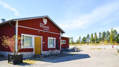 En stallbyggnad.