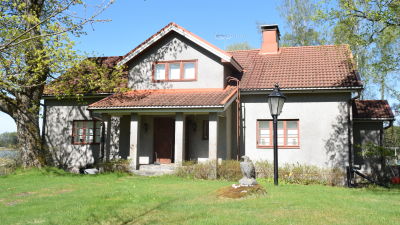 Stort hus vid havet, gråsten.