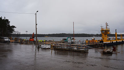Byggnadsarbete vid färjfäste.